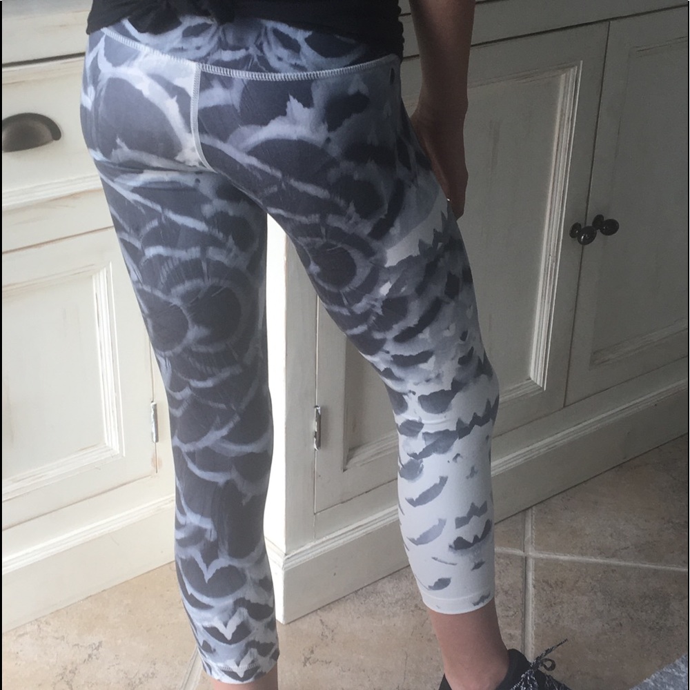 Lululemon cropped leggings - Picture 2 of 7